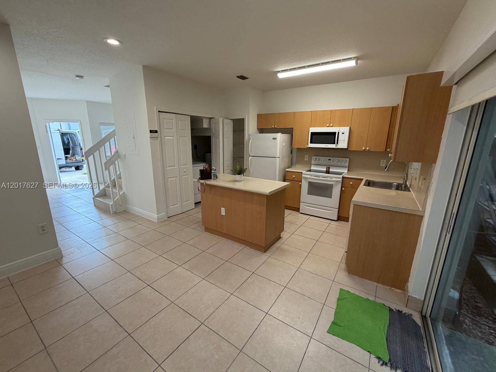 VENETIA GROVE - Residential
