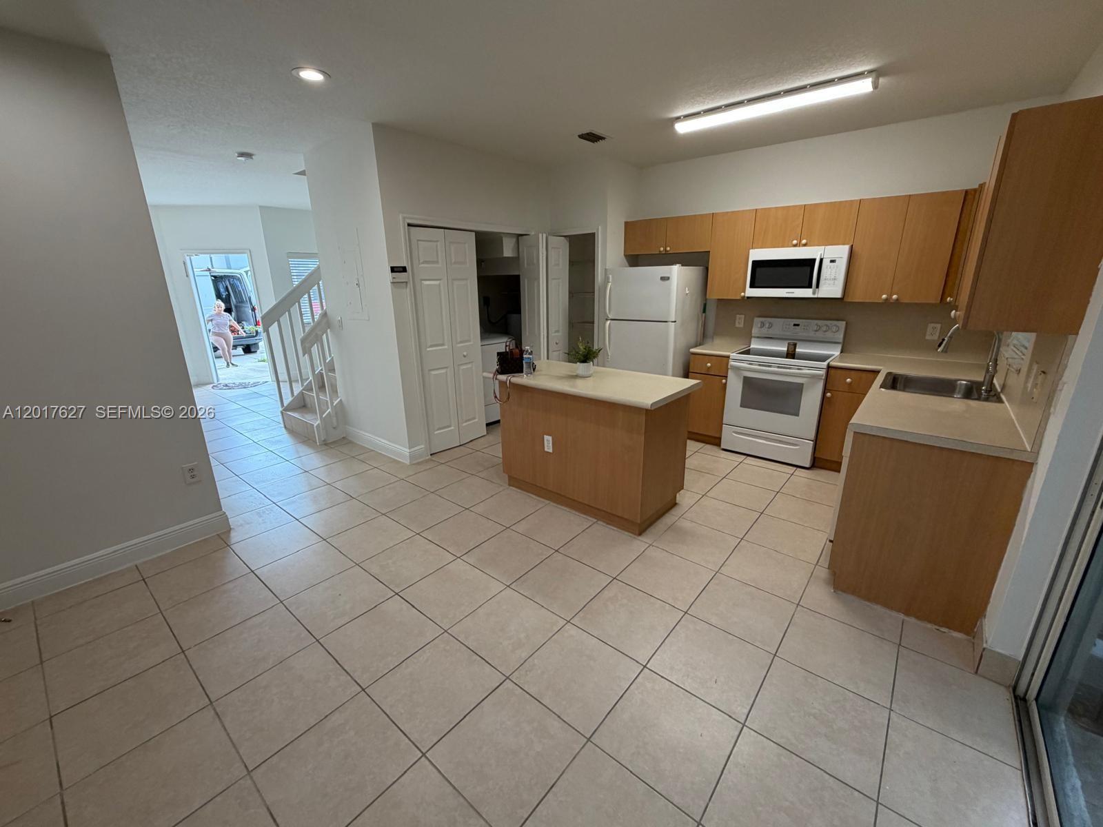 VENETIA GROVE - Residential