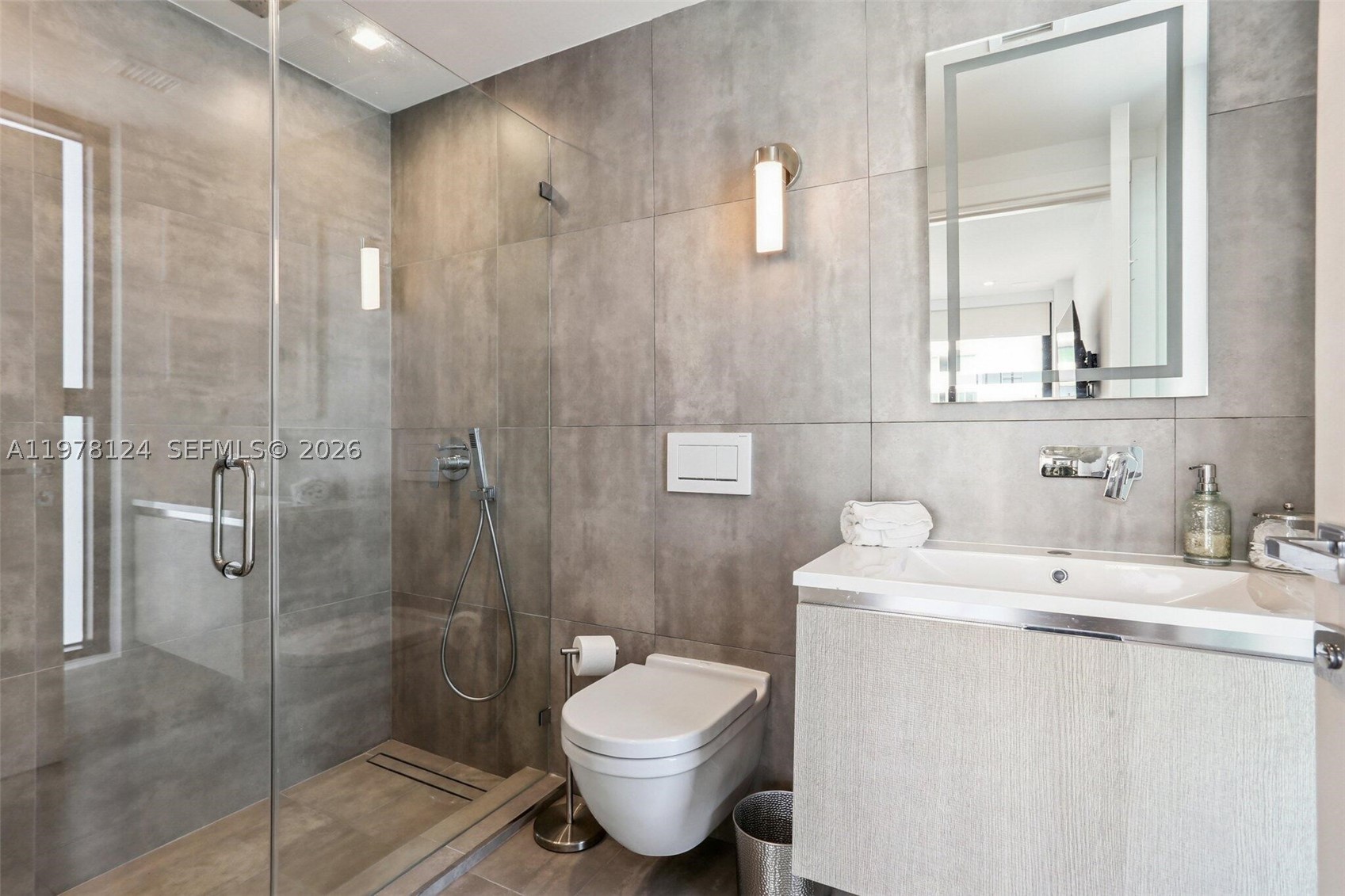 ISLE OF NORMANDY MIAMI VI - Residential