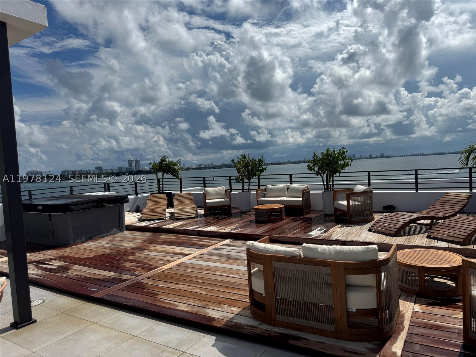 ISLE OF NORMANDY MIAMI VI - Residential
