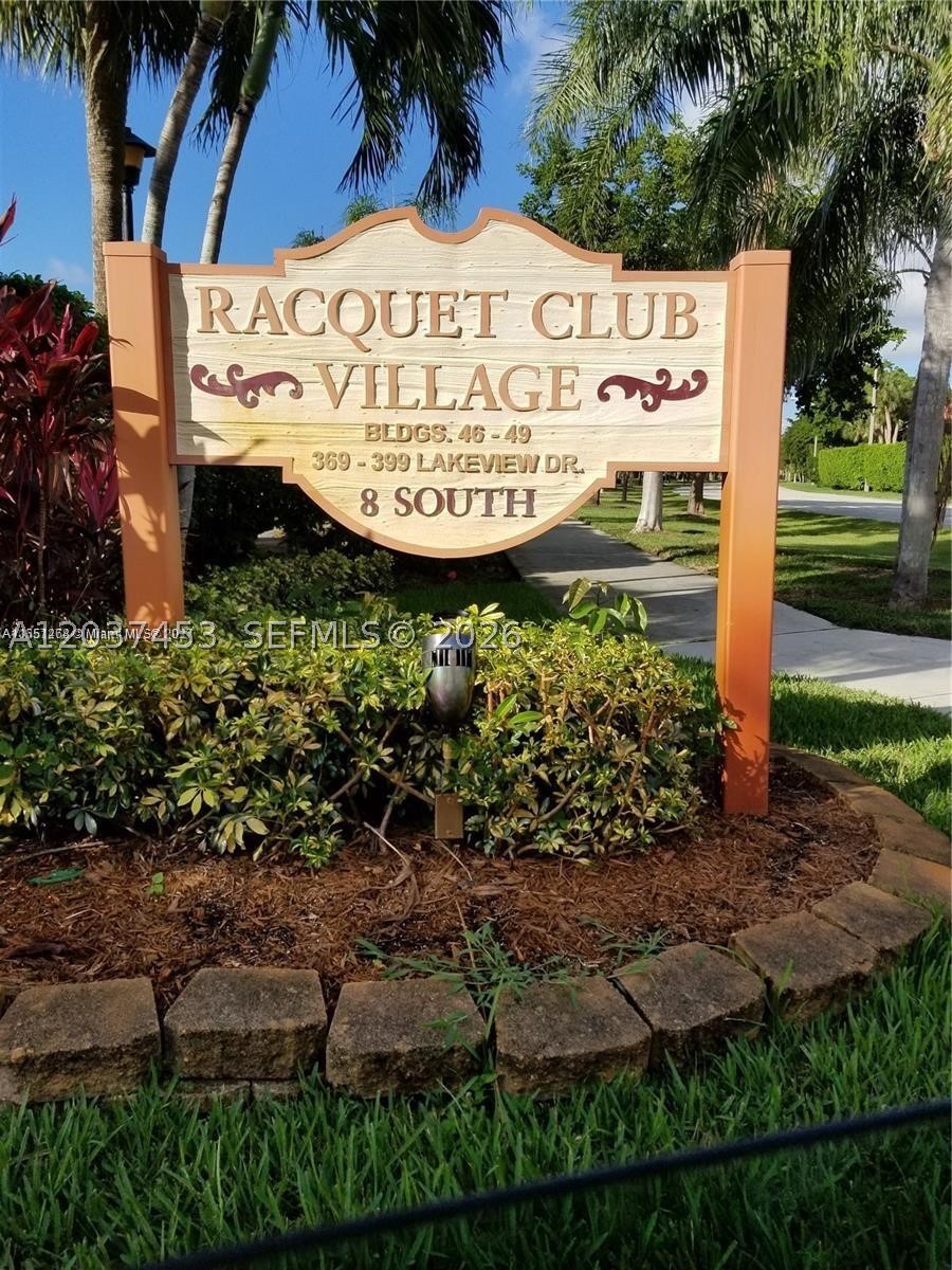 Welcome to this bright and well-maintained 2-bedroom, 2-bathroom condo in the desirable Bonaventure area of Weston. Featuring a spacious split floor plan, laminate and tile flooring, and a screened balcony, this home offers comfort and convenience in one of South Florida's most sought-after communities. Enjoy access to Bonaventure Town Center amenities, excellent A+ schools, shopping, dining, and easy access to major roads. Available for immediate occupancy.