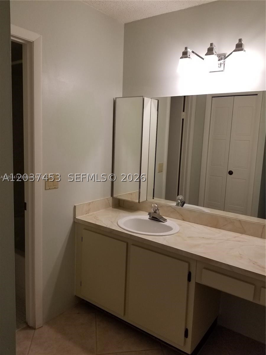 RACQUET CLUB APTS AT BONA - Residential Lease