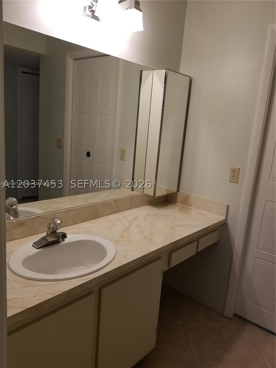 RACQUET CLUB APTS AT BONA - Residential Lease