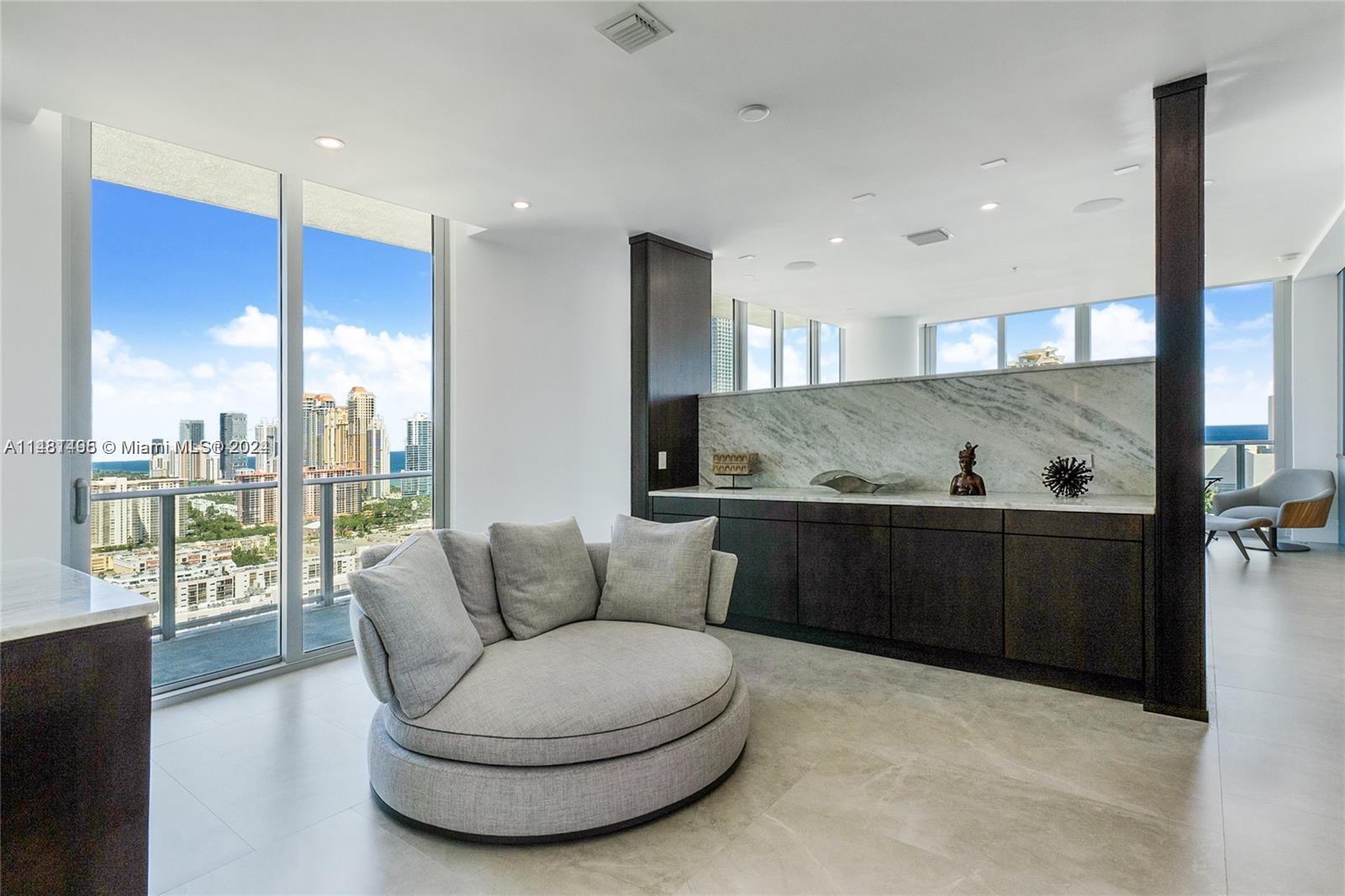 PARQUE TOWERS CONDO - Residential