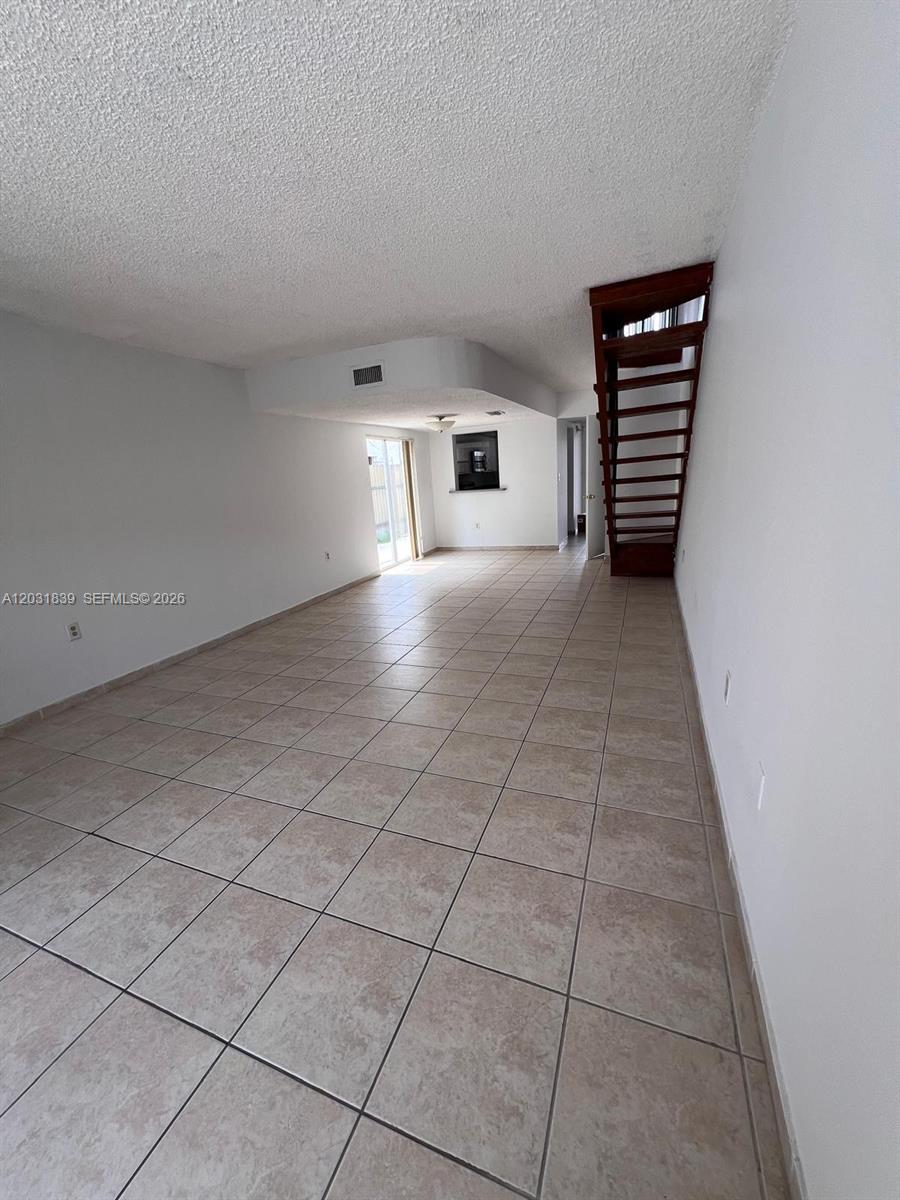 MANGO HILL CONDO #8 - Residential Lease