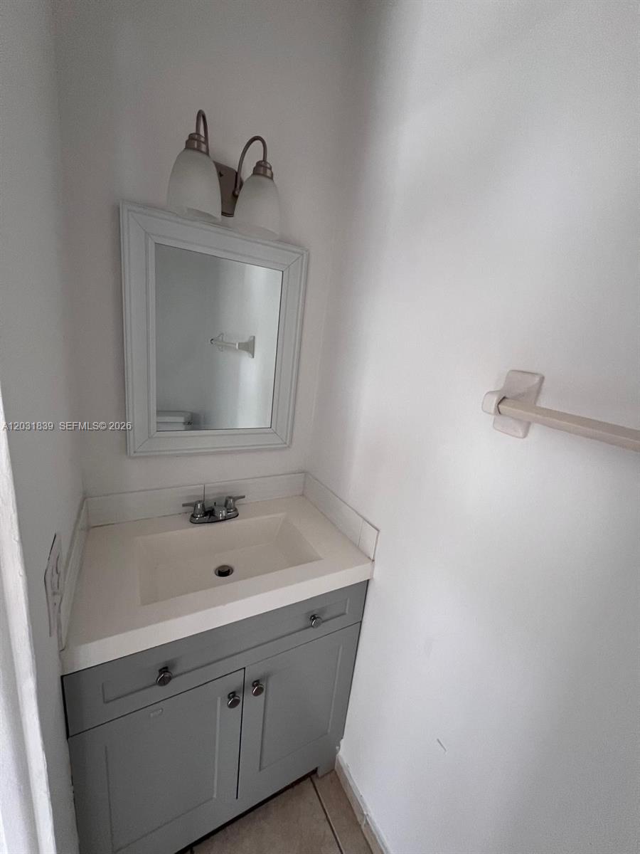 MANGO HILL CONDO #8 - Residential Lease
