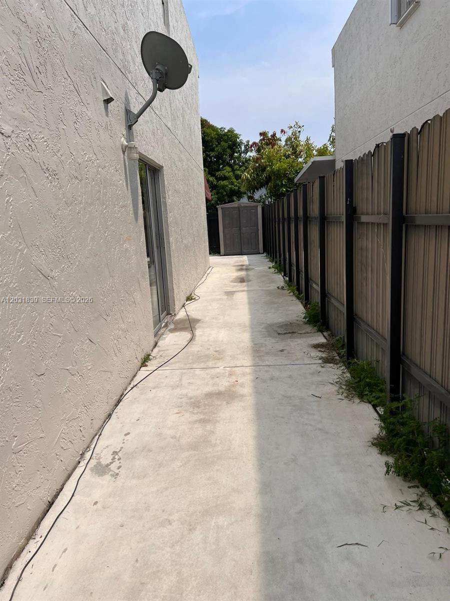 MANGO HILL CONDO #8 - Residential Lease