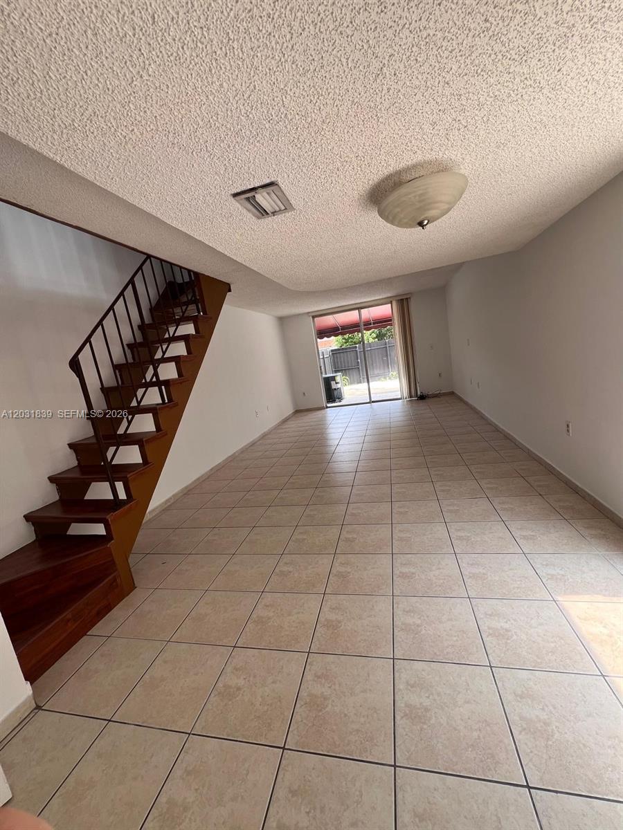 MANGO HILL CONDO #8 - Residential Lease