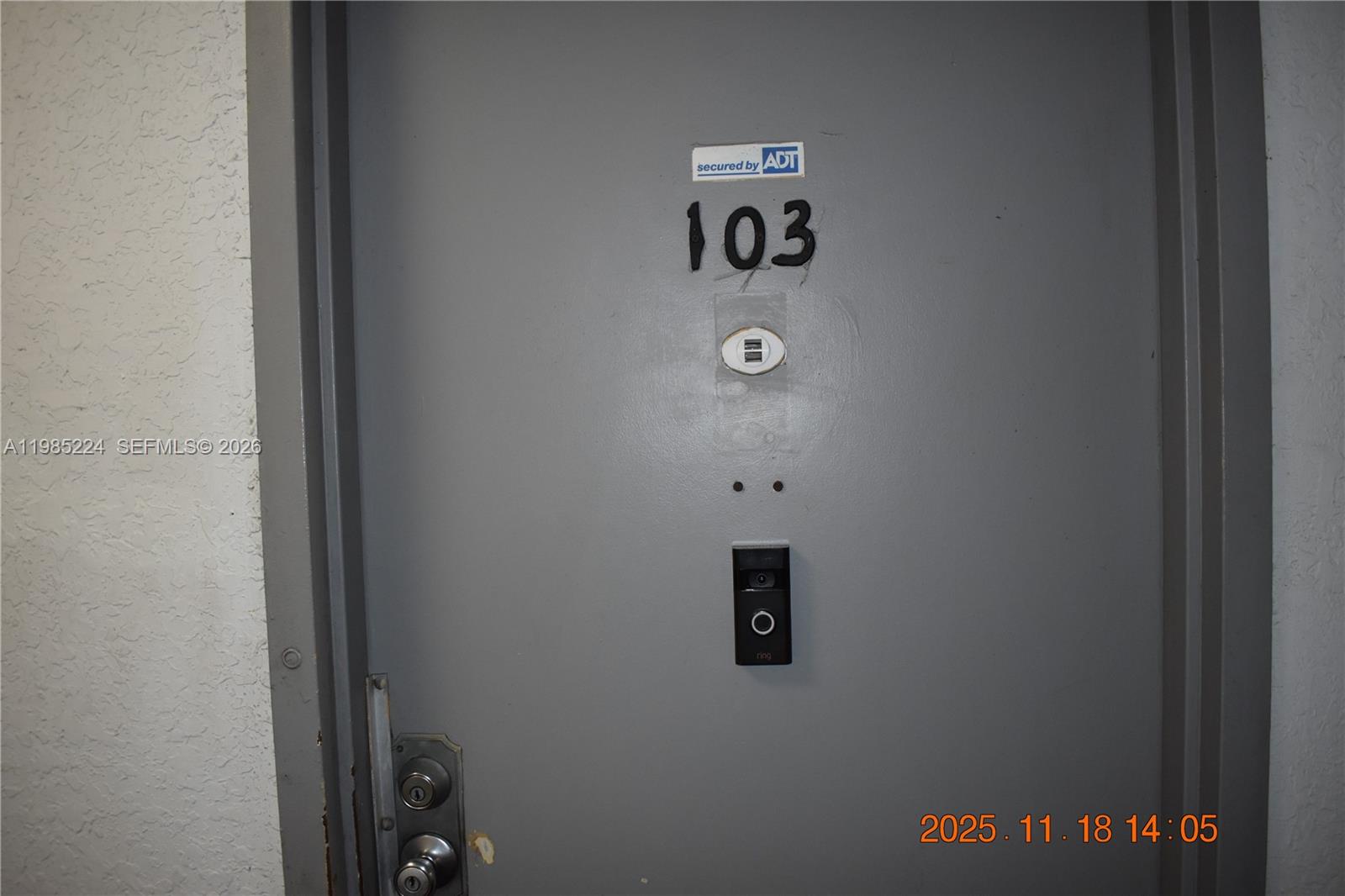 Great location in Lauderhill close to everything. Great investment property. CAN BE RENTED INMEDIATELY. No Age Restrictions. Currentaly rented month to month Section 8.
Neutral colors. Well maintined unit.