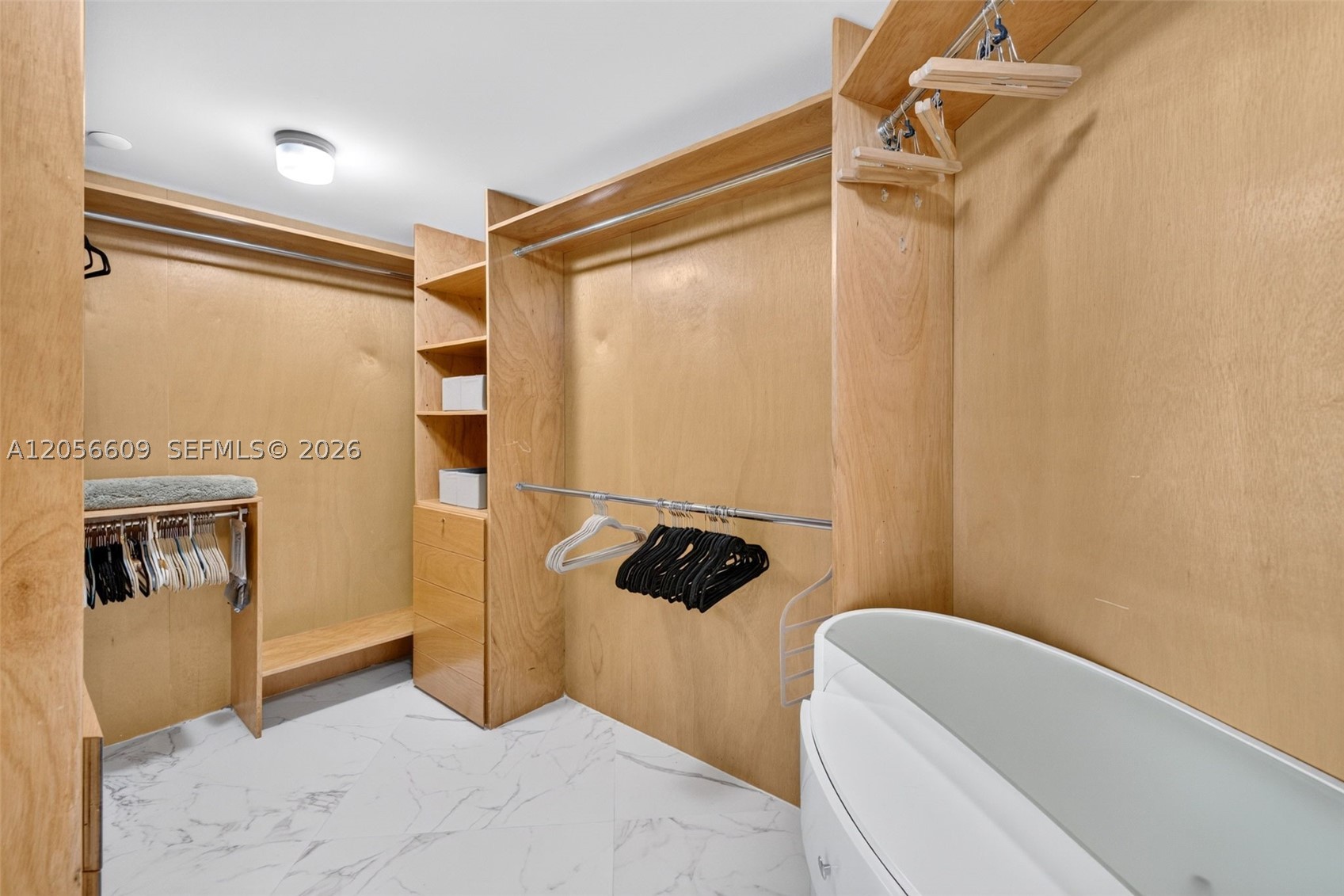 2800 ISL BLVD WILLIAMS IS - Residential