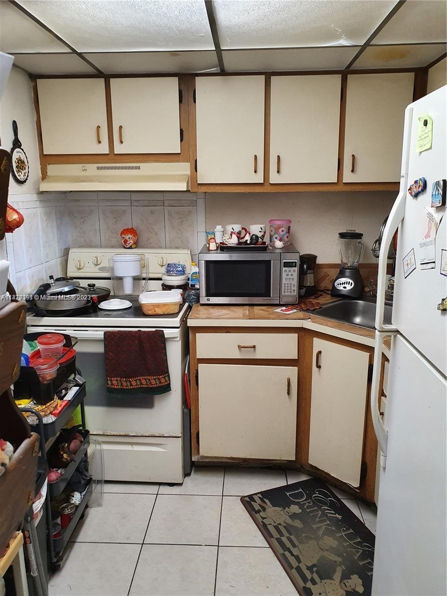 YOLANDA VILLAS CONDO - Residential