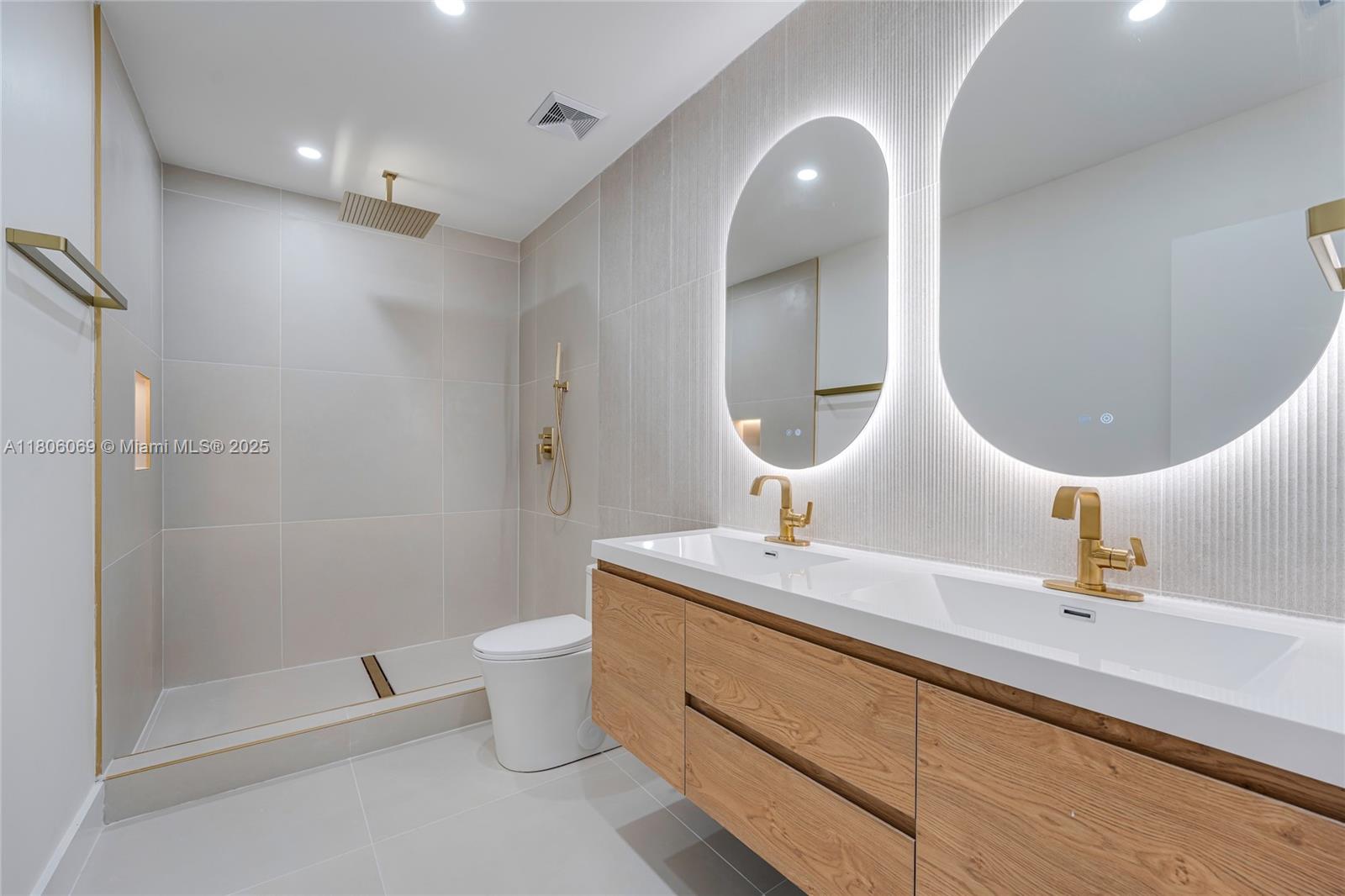 DURHAM VILLAGE - Residential Lease