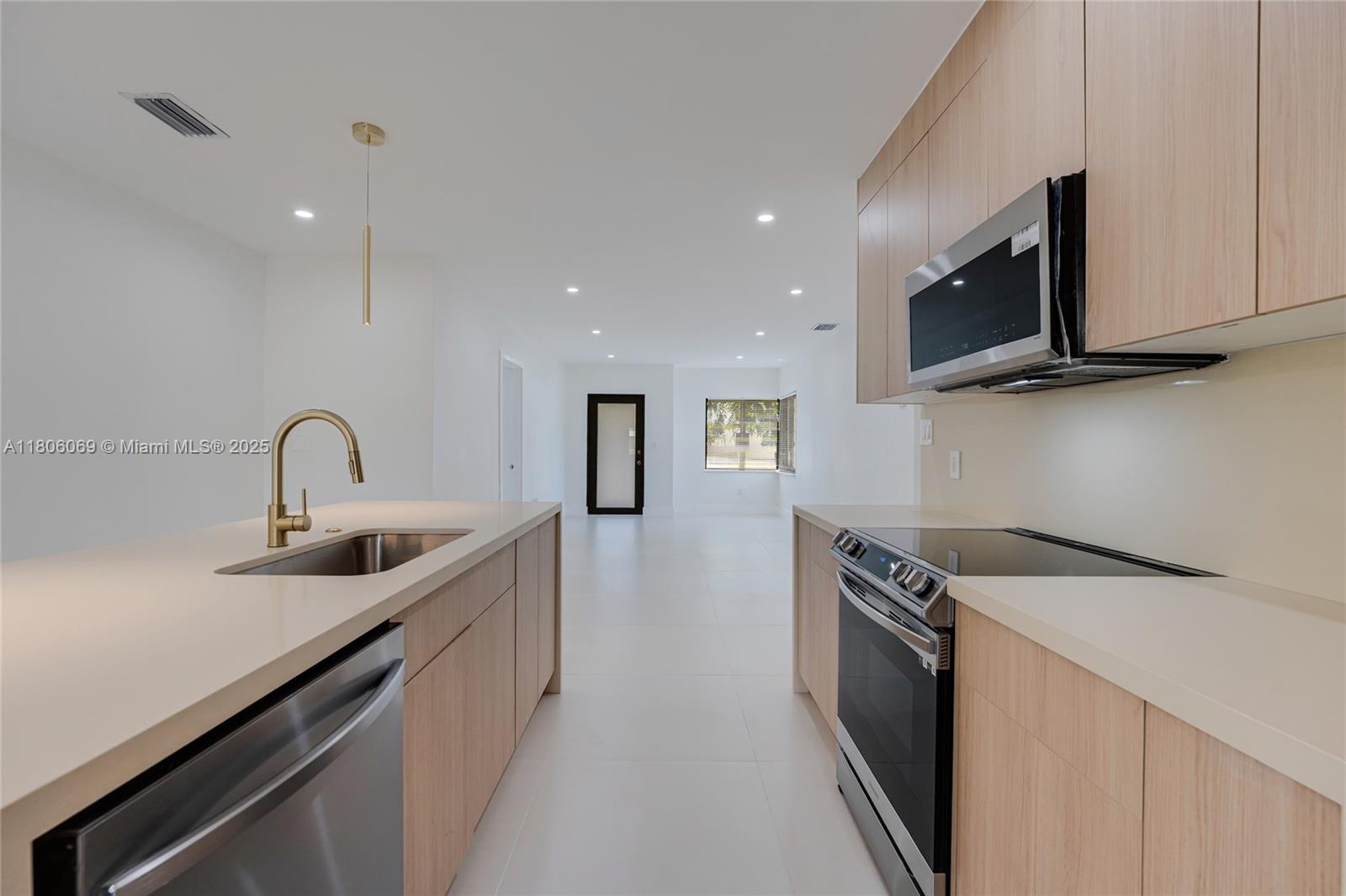 DURHAM VILLAGE - Residential Lease