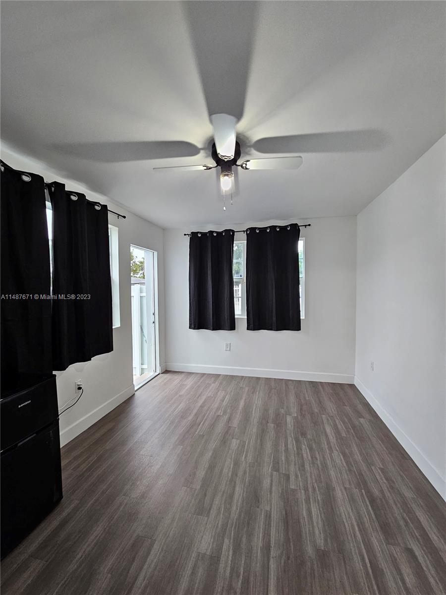 Experience the ultimate convenience with our fully remodeled efficiency apartment! Enjoy a modern kitchenette and stress-free living as water, electricity, and internet are all included. Parking is available on the street for added simplicity. Our streamlined process ensures a quick and effortless rental experience. Move into your ideal home today!