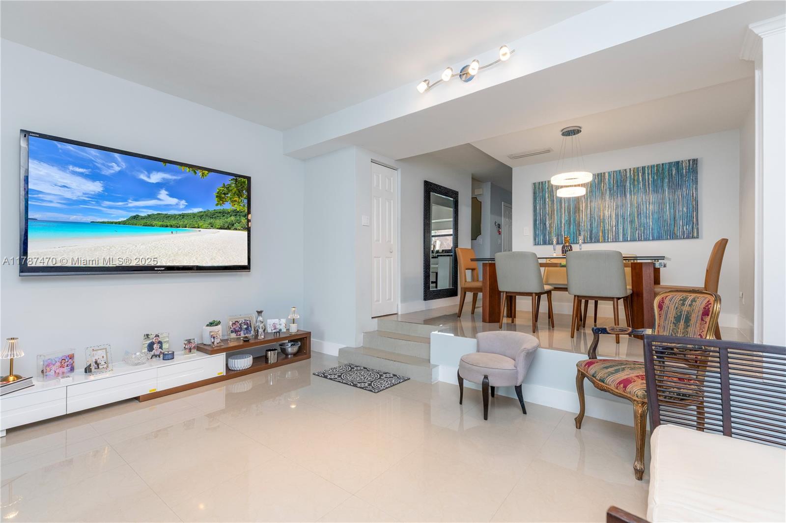 WESTVIEW CONDOMINIUM NOONE - Residential