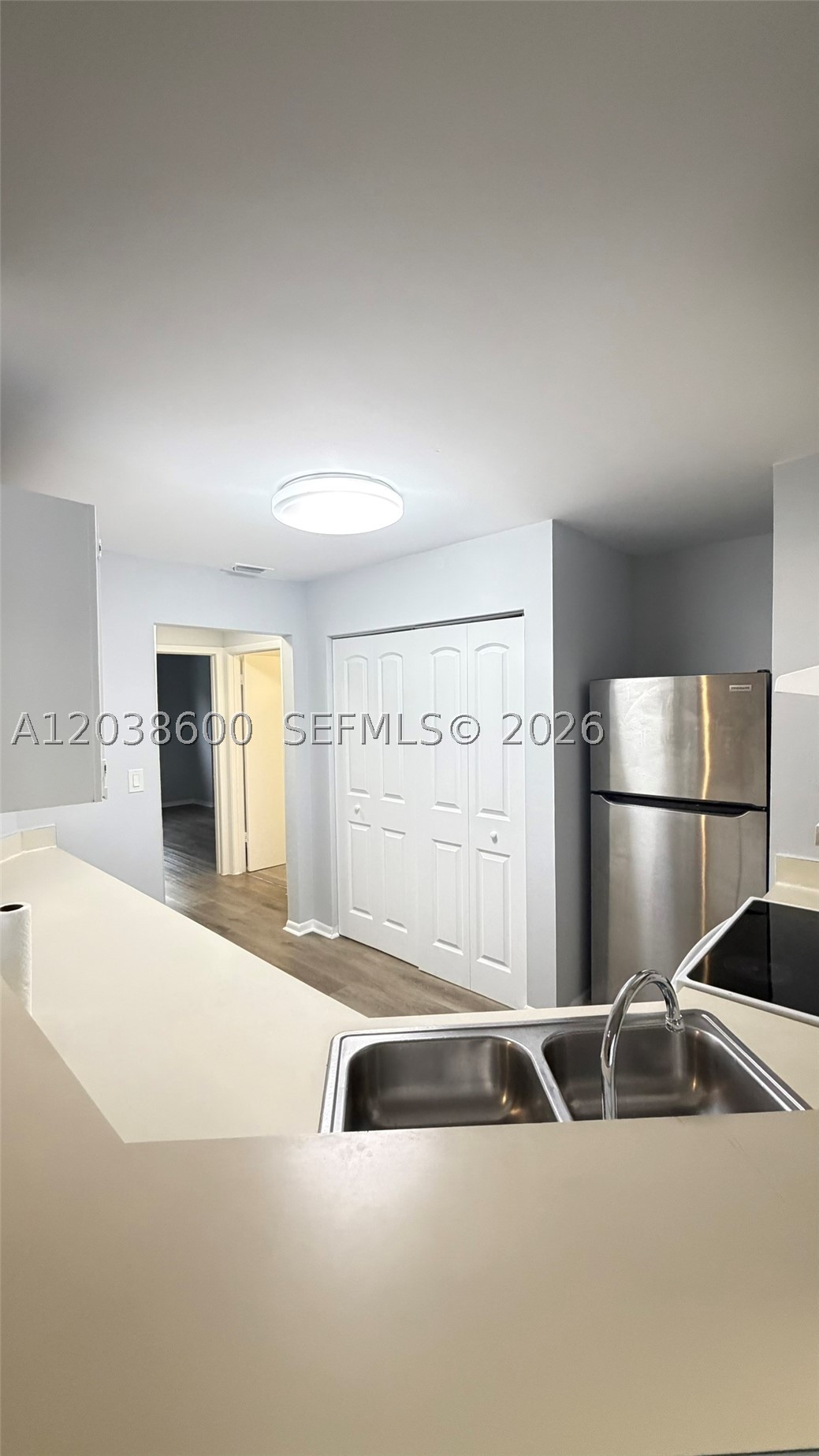 SUMMER LAKE CONDO - Residential