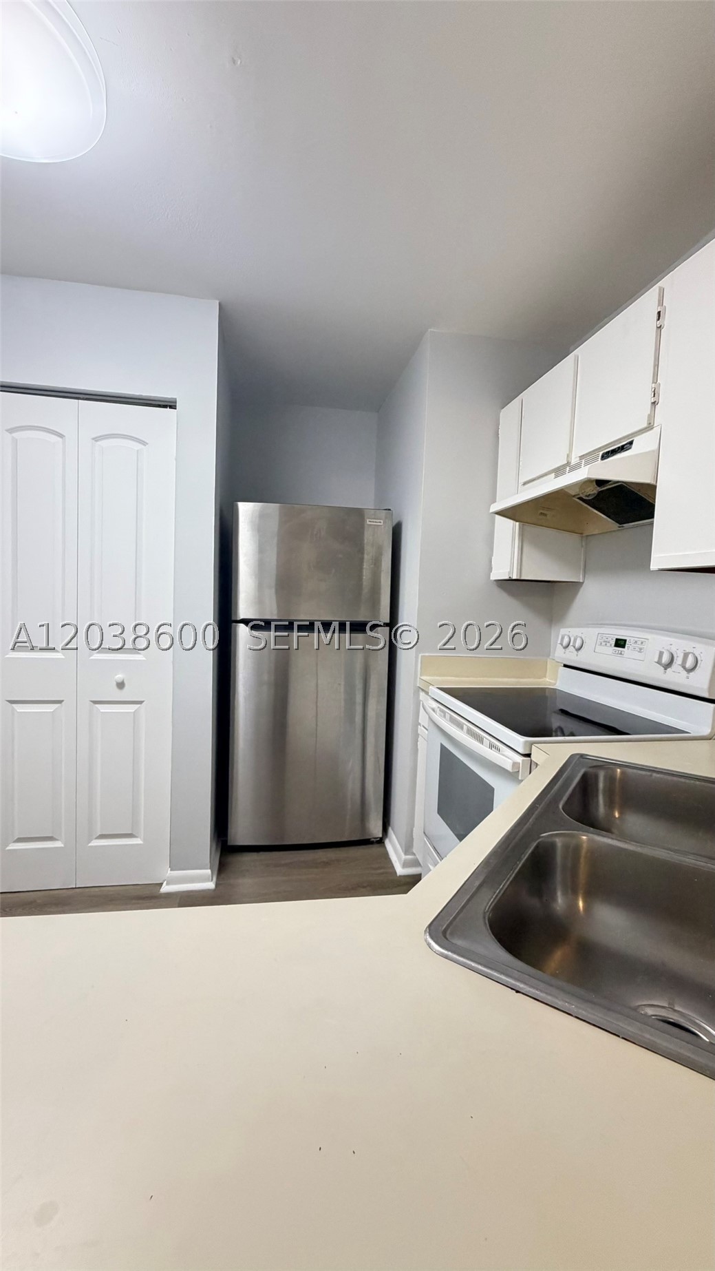 SUMMER LAKE CONDO - Residential