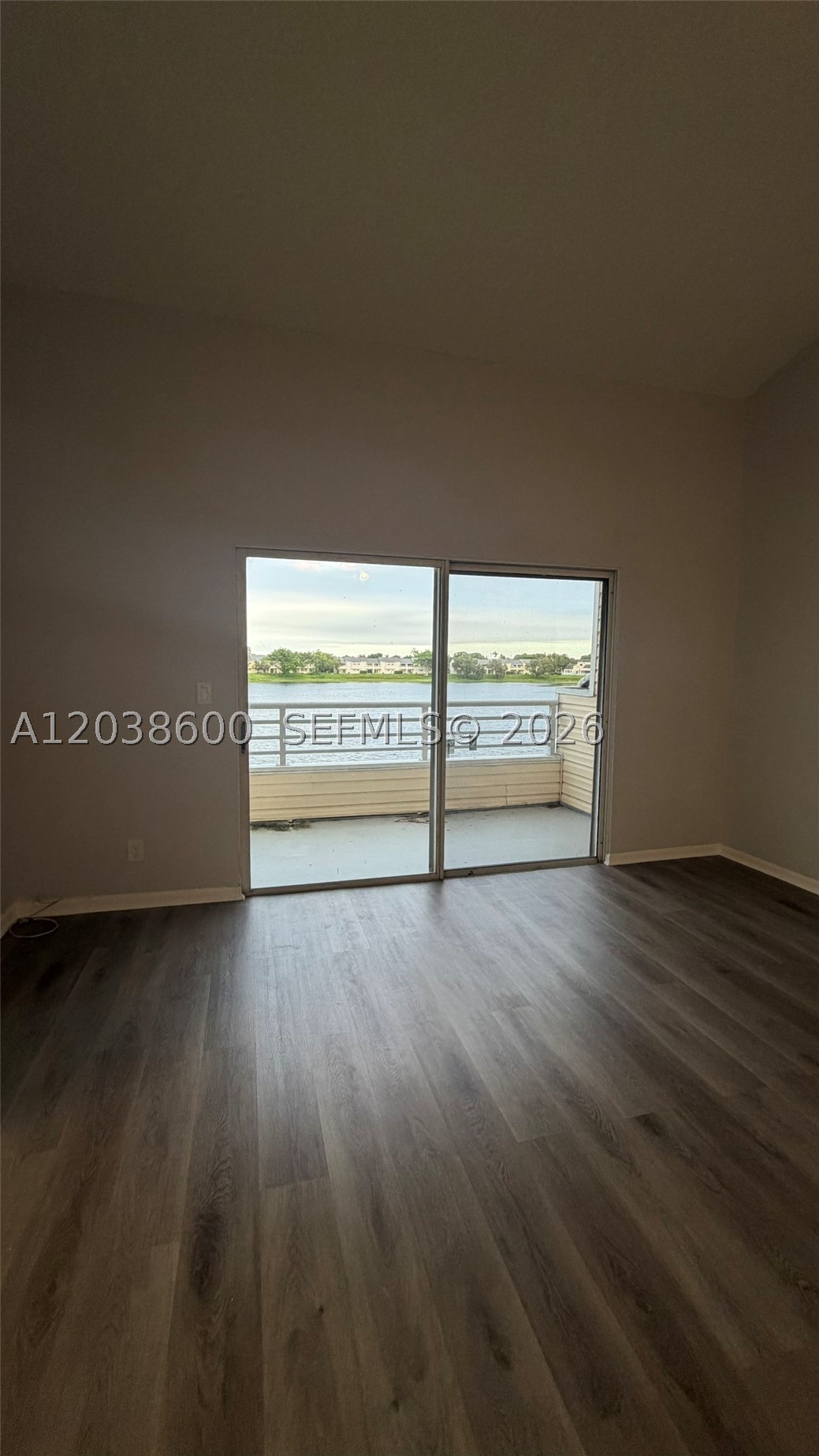 SUMMER LAKE CONDO - Residential