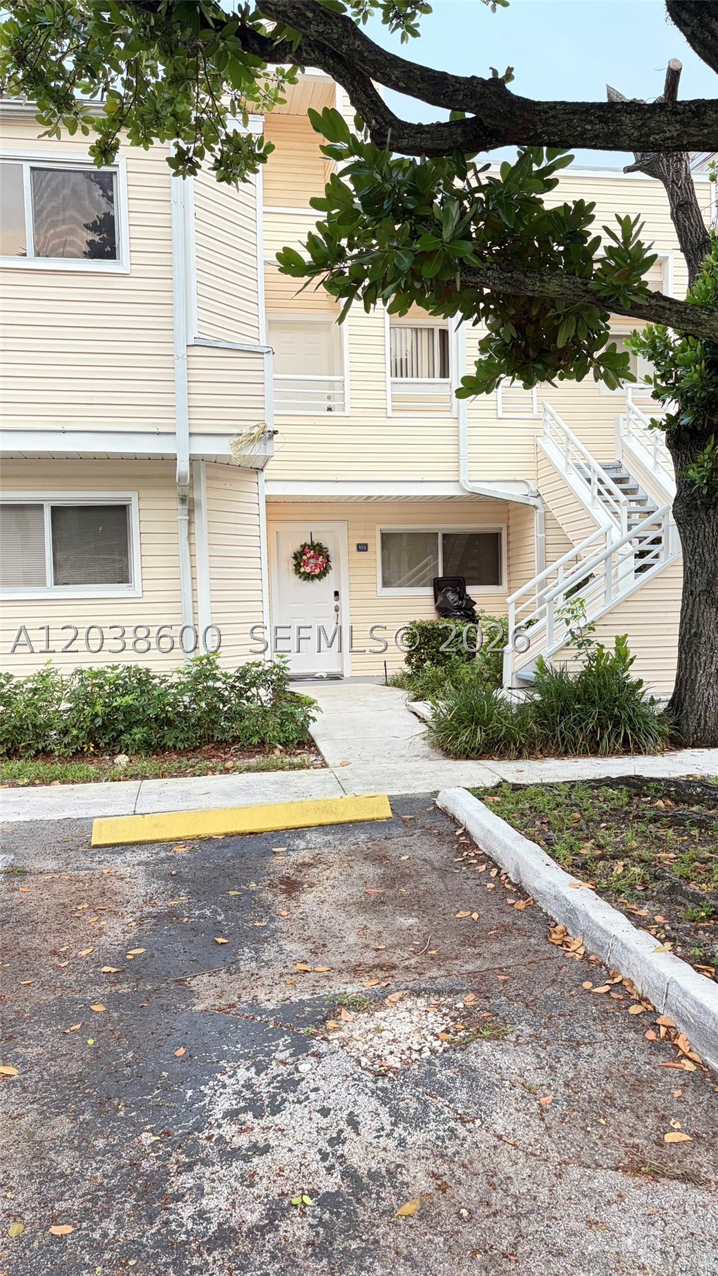 SUMMER LAKE CONDO - Residential
