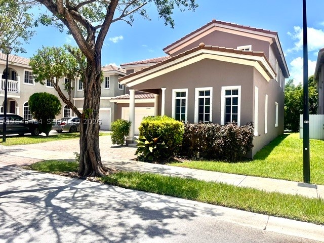 MANDARIN LAKES - Residential