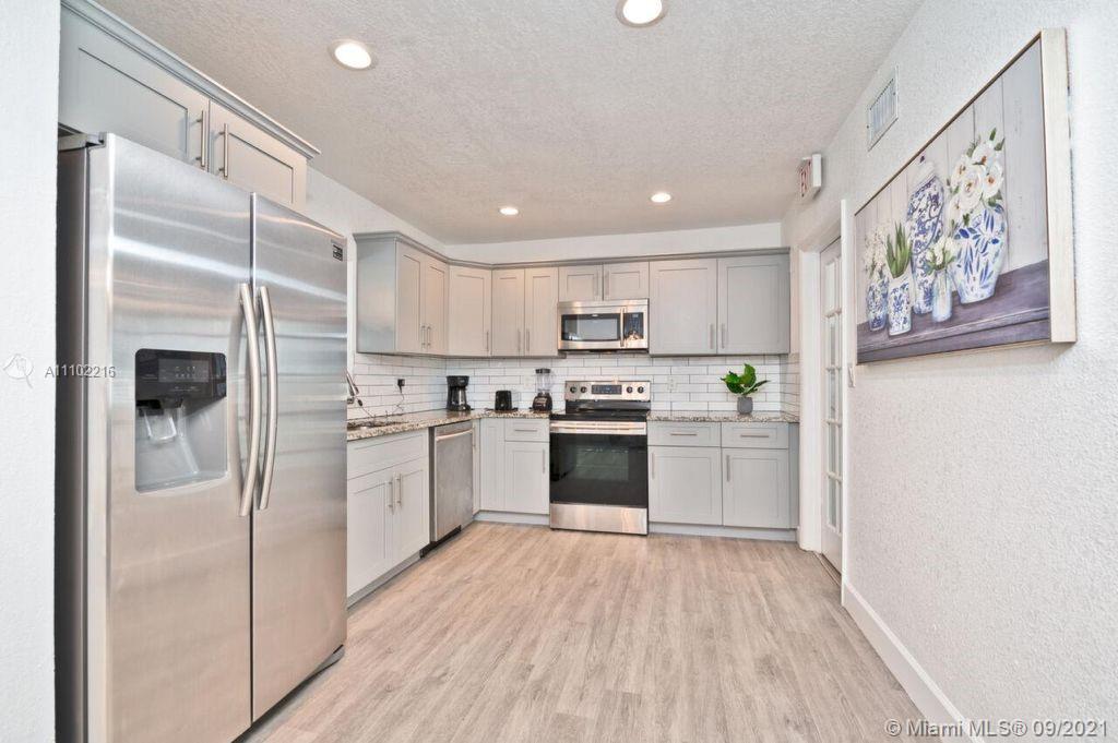 HOLLYWOOD HILLS - Residential Lease