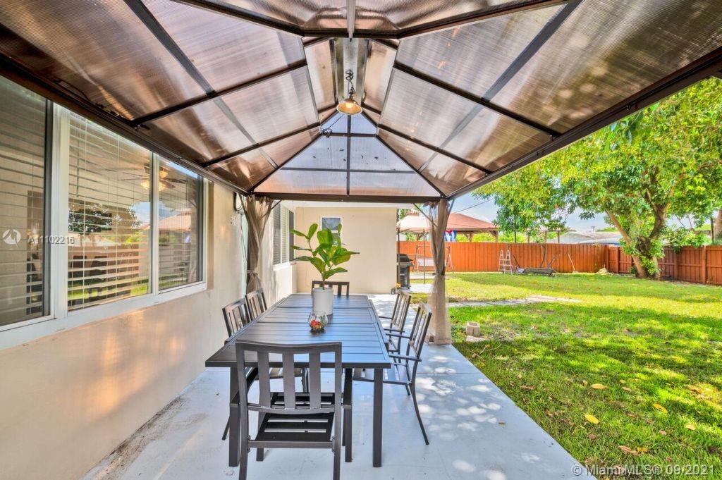 HOLLYWOOD HILLS - Residential Lease