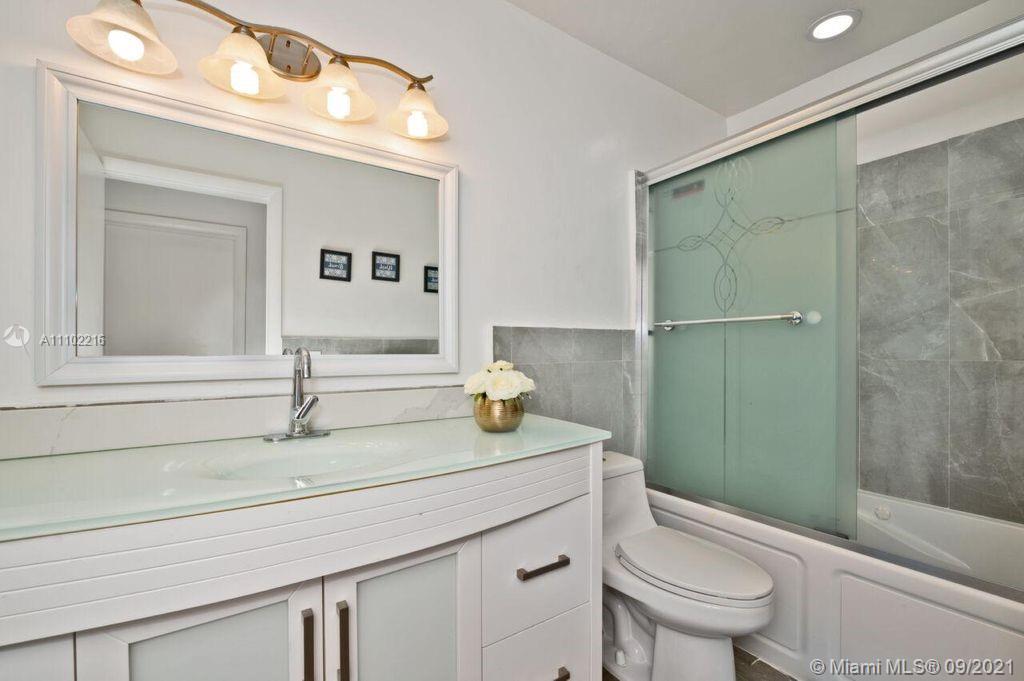 HOLLYWOOD HILLS - Residential Lease