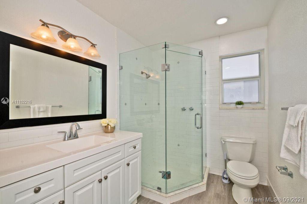 HOLLYWOOD HILLS - Residential Lease