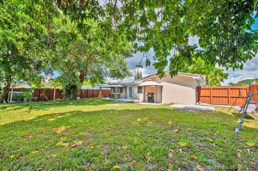 HOLLYWOOD HILLS - Residential Lease