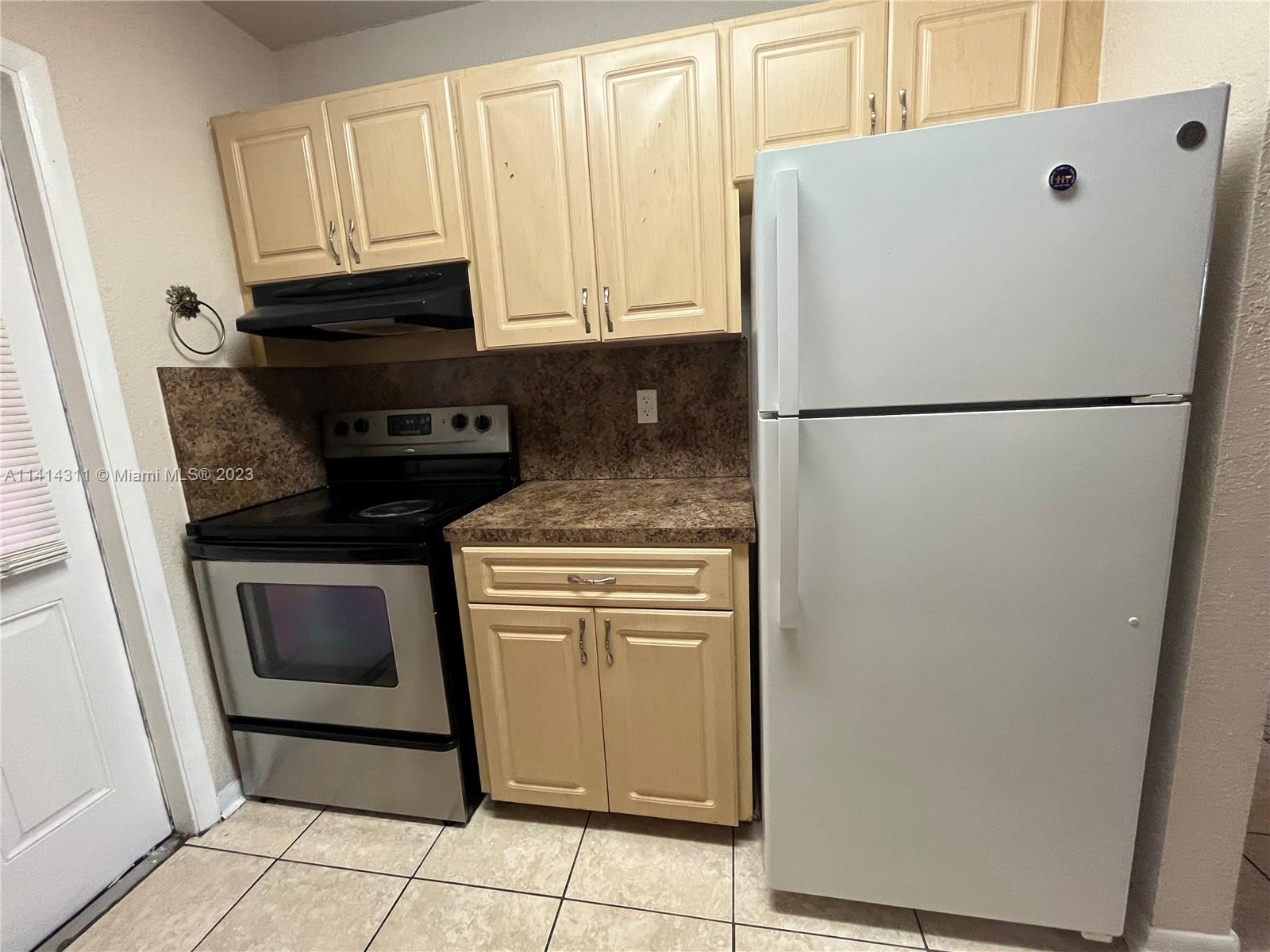 BEACH GARDEN CONDO - Residential Lease