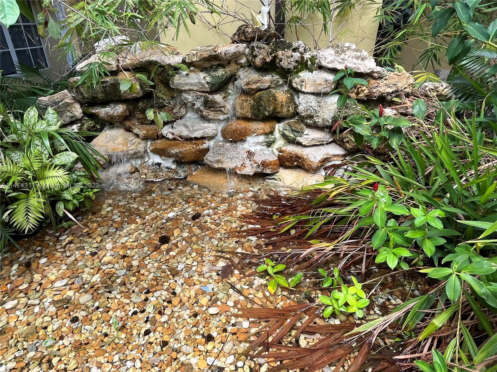 BEACH GARDEN CONDO - Residential Lease