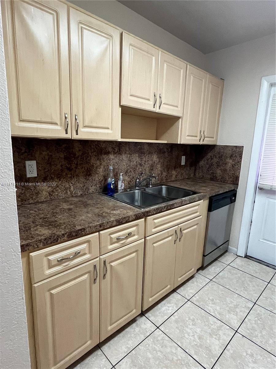 BEACH GARDEN CONDO - Residential Lease