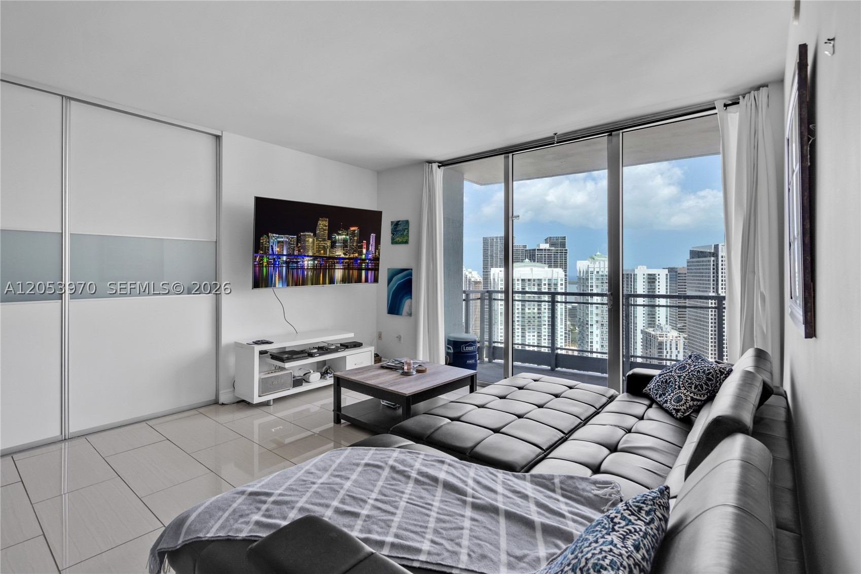 Spacious 2 bedroom and 2 bathroom condo with stunning city and river views. The Ivy condominium is centrally located close to Brickell and within walking distance of the shops, restaurants, and entertainment at Brickell City Centre and Mary Brickell Village. Additionally, by car, The Ivy Brickell is within 10 minutes of Wynwood Miami, 12 minutes of South Beach, and 25 minutes from the Miami International Airport. The unit comes with 1 parking spaces !