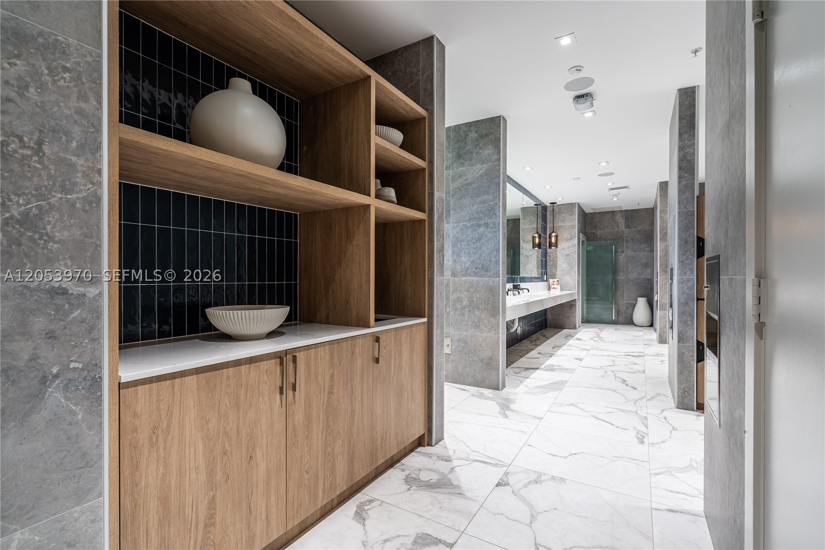 IVY CONDO - Residential Lease