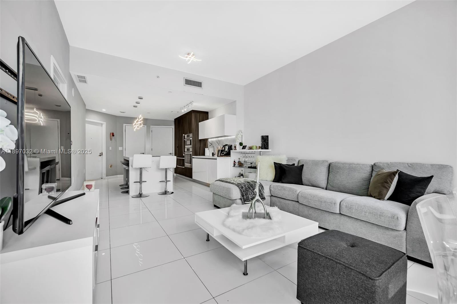 PARAMOUNT MIAMI WORLDCENT - Residential