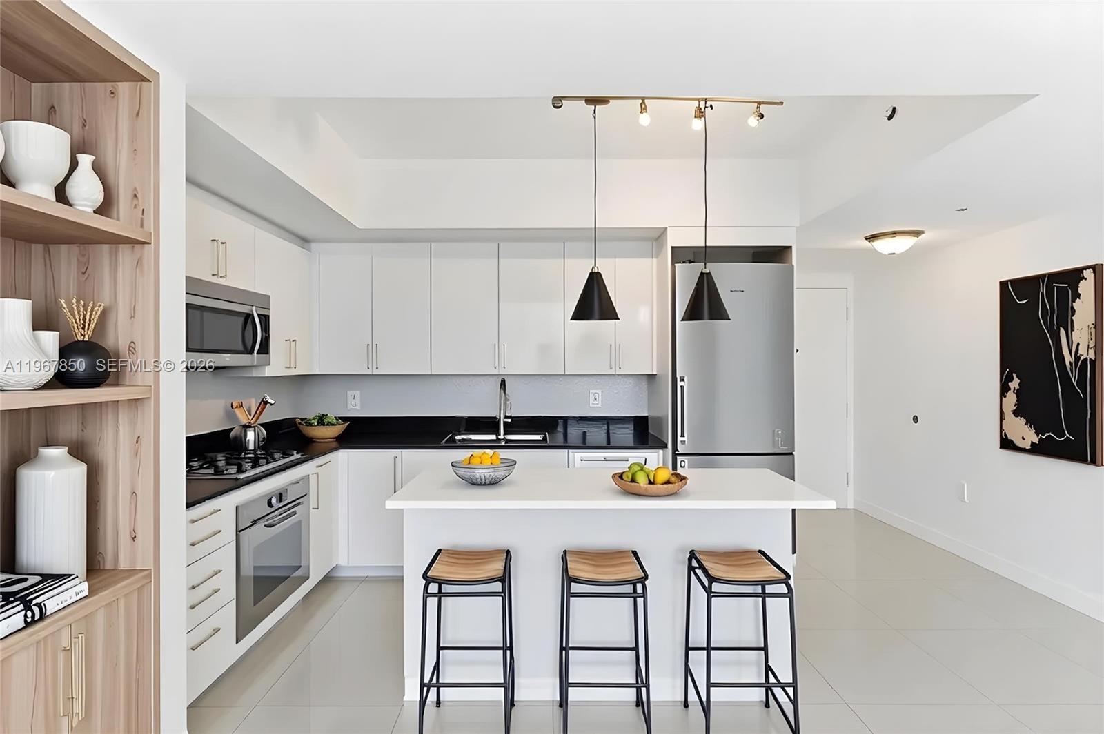 MINT CONDO - Residential