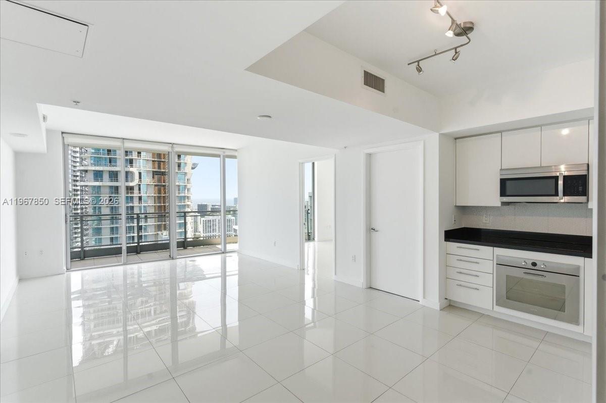 MINT CONDO - Residential