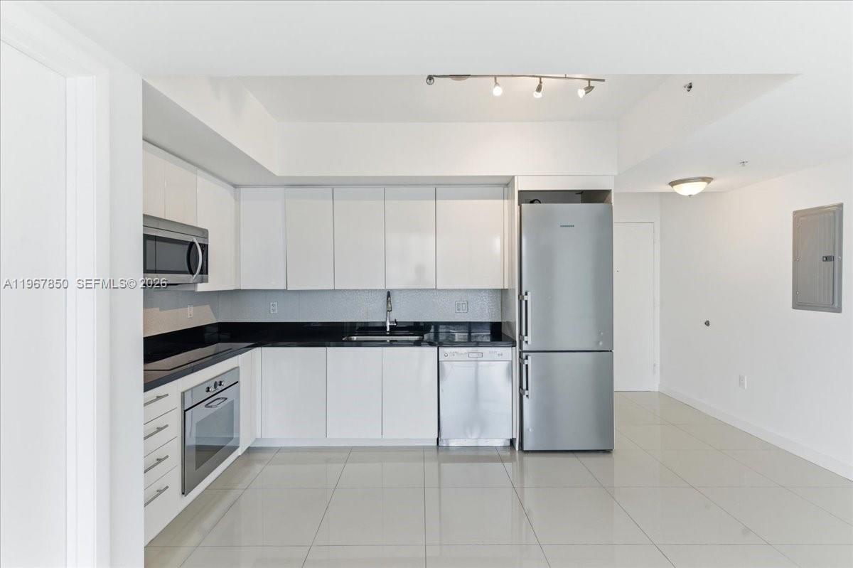 MINT CONDO - Residential