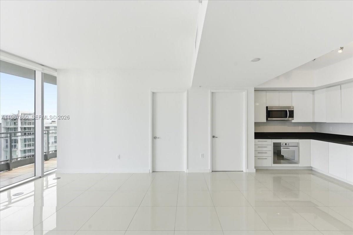 MINT CONDO - Residential