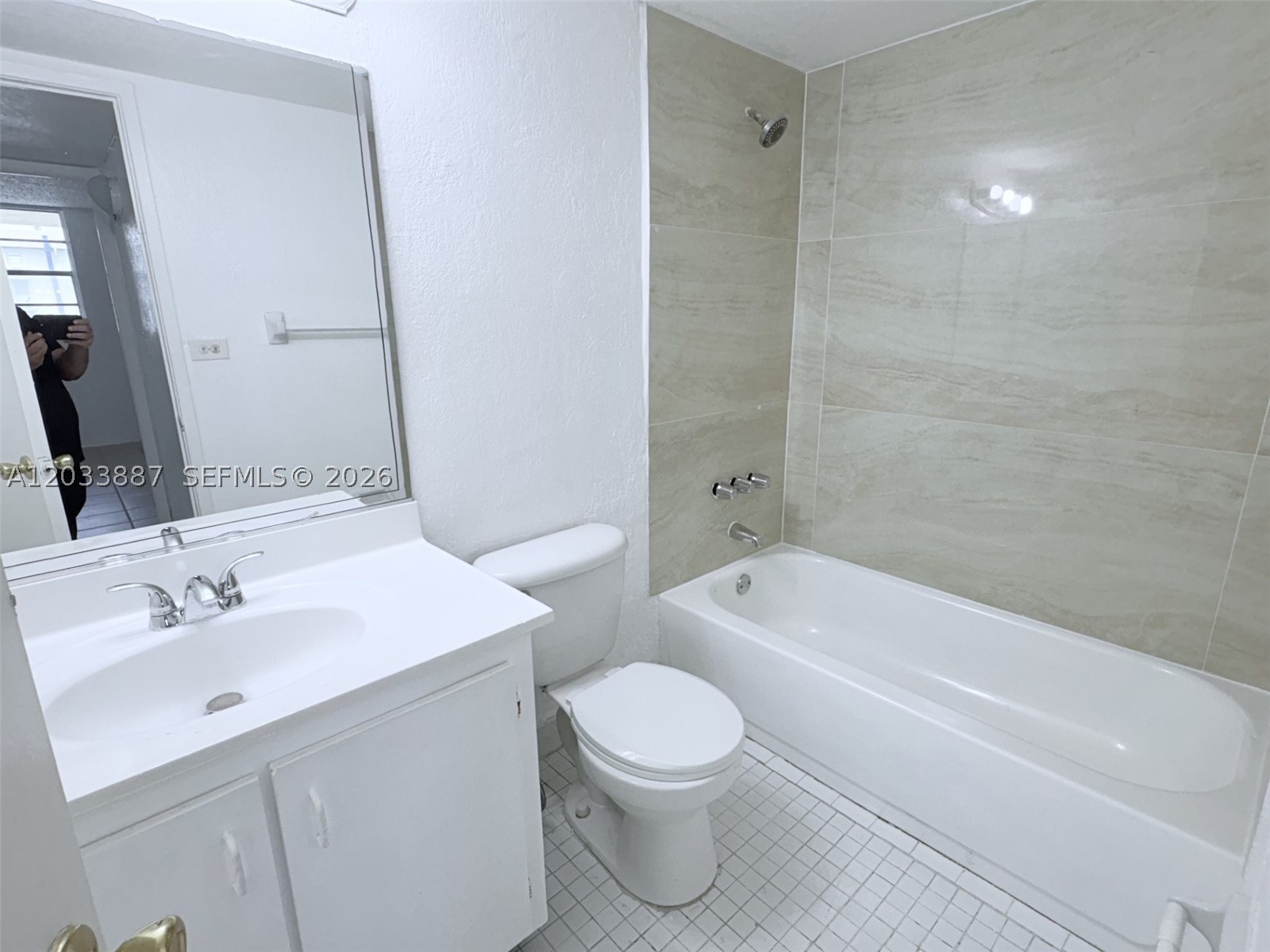 YOLANDA VILLAS CONDO - Residential Lease