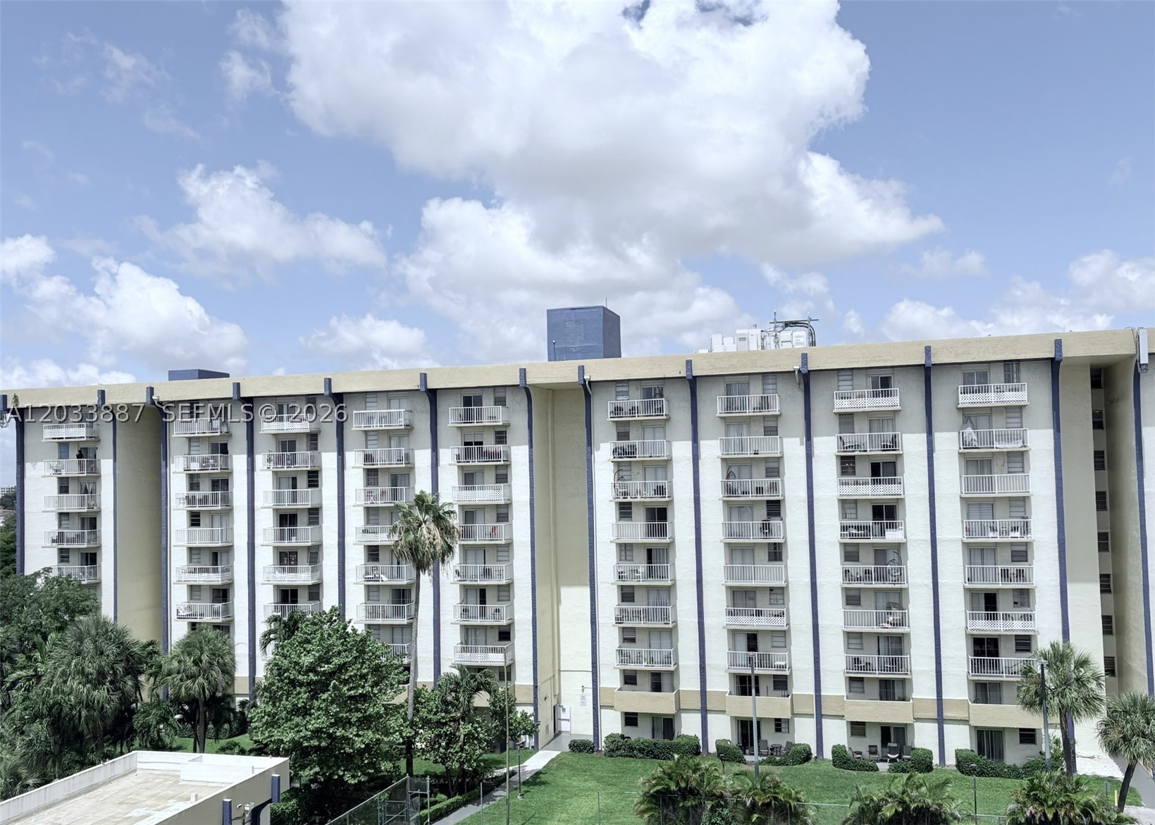 Great one bedroom, one bath, open balcony, view to the airport. Amenities include swimming pool, tennis court, gym. Easy to show