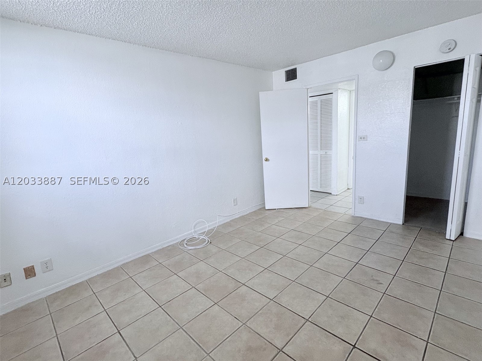 YOLANDA VILLAS CONDO - Residential Lease