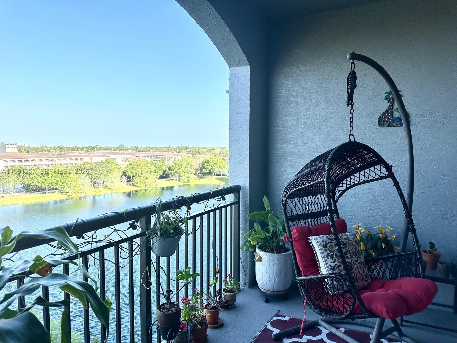 VIZCAYA LAKES CONDO - Residential