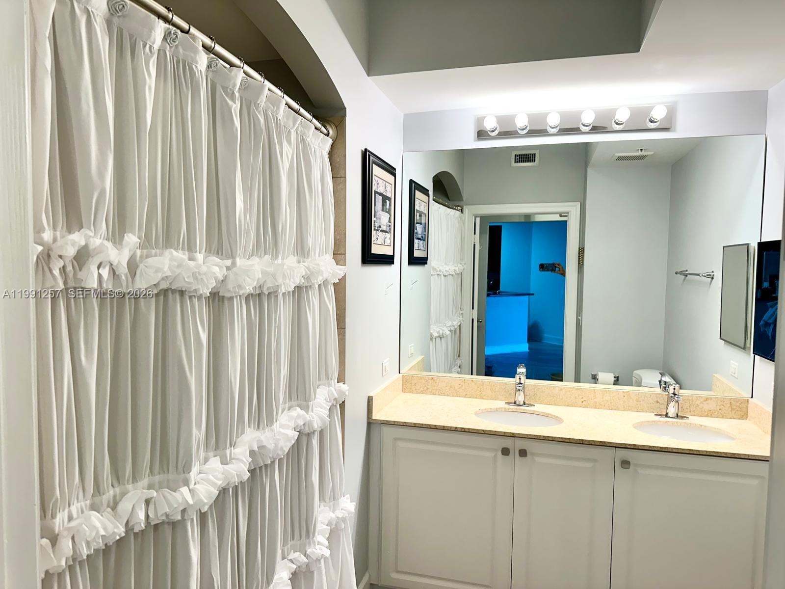 VIZCAYA LAKES CONDO - Residential