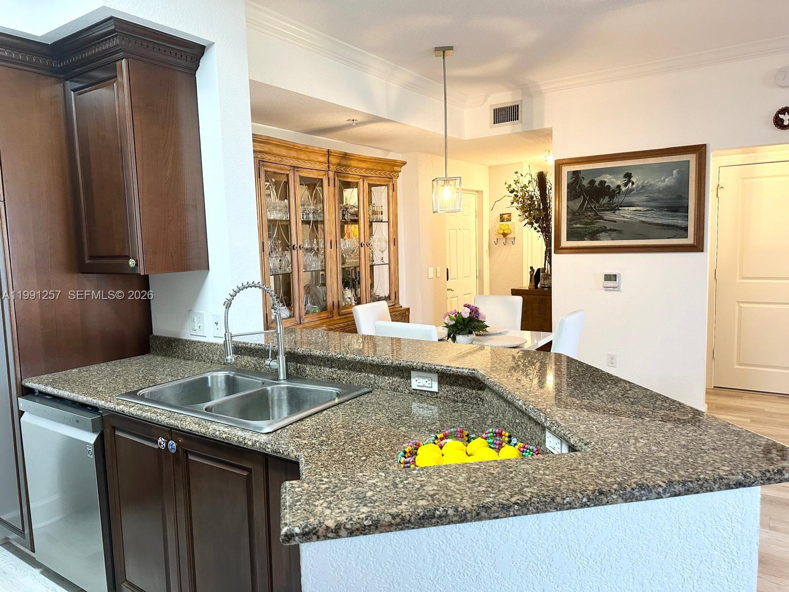 VIZCAYA LAKES CONDO - Residential