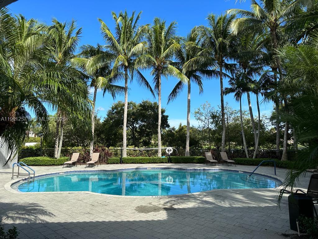 VIZCAYA LAKES CONDO - Residential