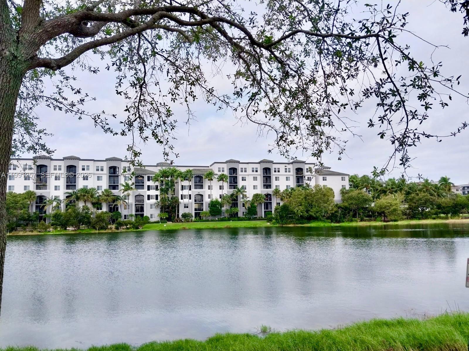VIZCAYA LAKES CONDO - Residential