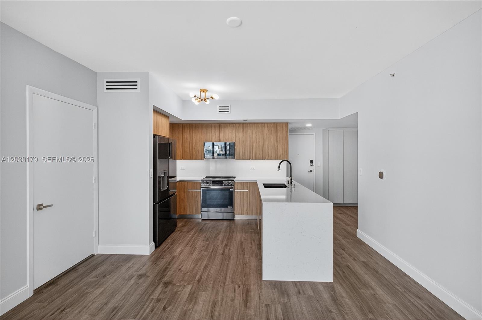 Spacious and bright 2 bed / 2 bath plus den, perfect as a 3rd bedroom or office. Located in the desirable Wind Condo at Neo, this unit features an open kitchen with S/S appliances, granite countertops, marble bathrooms, in-unit washer & dryer, and a private balcony with views of Downtown Miami. Resort-style amenities include a pool, jacuzzi, spa, sauna, steam room, indoor racquetball court, full gym, EV chargers, game room, movie theater, kids' play area, and two-story party room. walking distance to Brickell City Centre, Mary Brickell Village, restaurants, shops, nightlife, and easy access to I-95. High-rise luxury living in the heart of Brickell, The unit is being listed unfurnished.