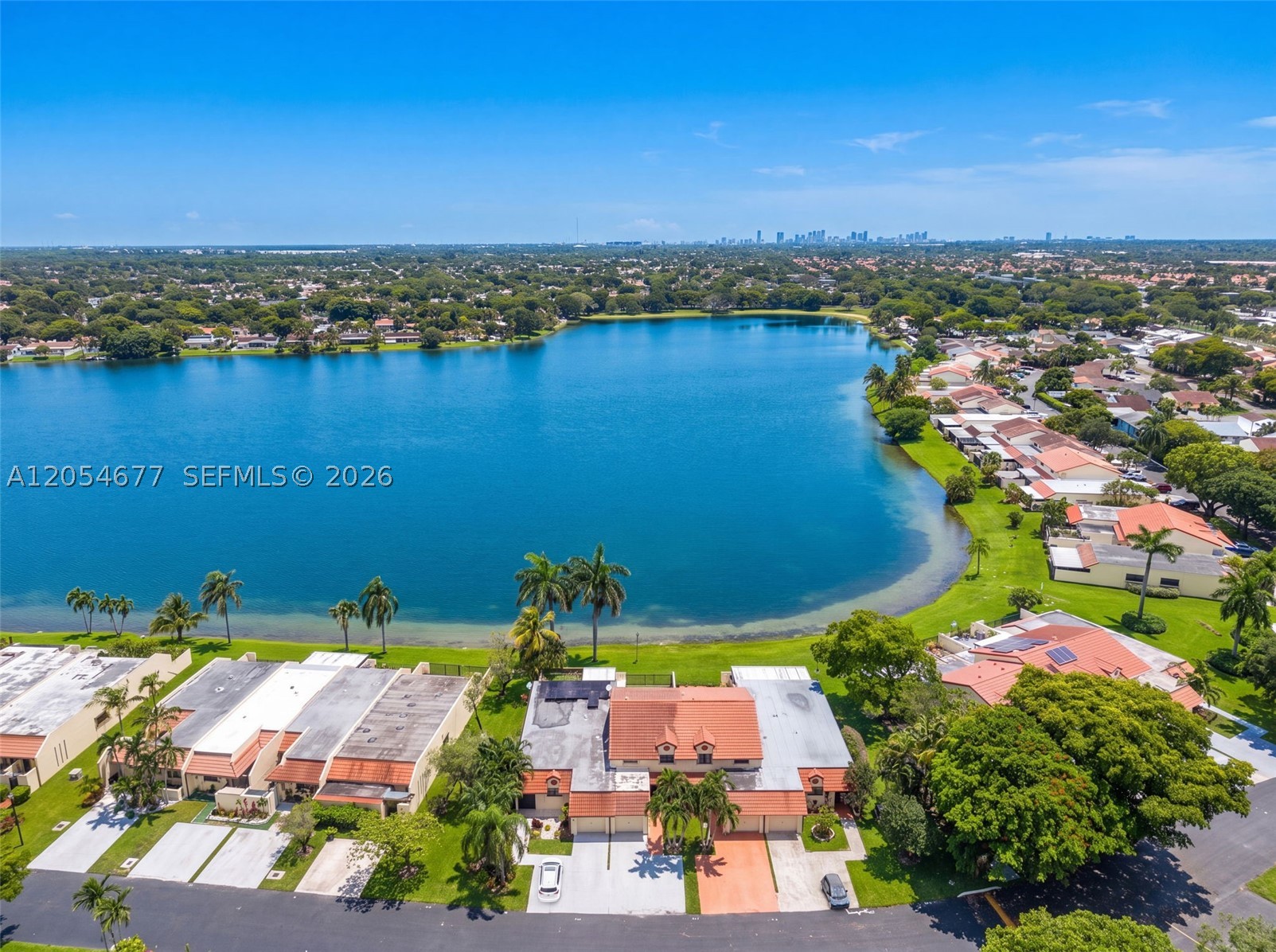 TOWNHOMES OF COUNTRY LAKE - Residential