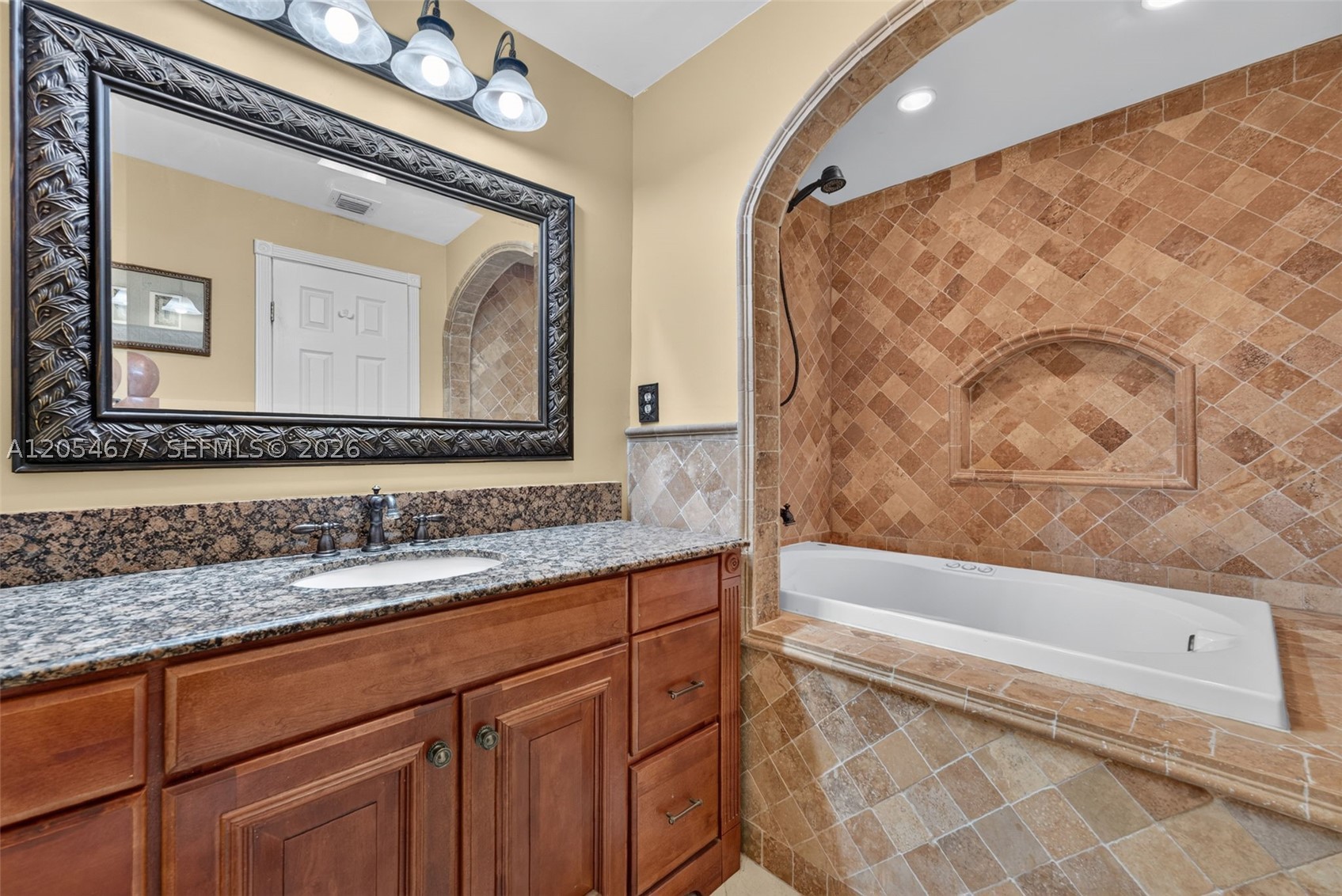 TOWNHOMES OF COUNTRY LAKE - Residential